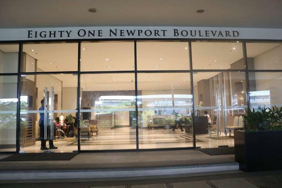 Eighty One Newport Boulevard مانيلا المظهر الخارجي الصورة