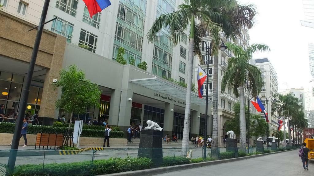 Eighty One Newport Boulevard مانيلا المظهر الخارجي الصورة